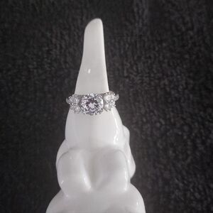 Elegant Silver Women's Ring